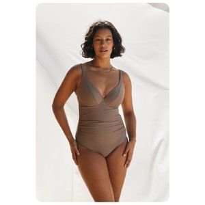 NWT Marvell Lane Sienna One Piece Underwire Minimalist Swimsuit in Coco
